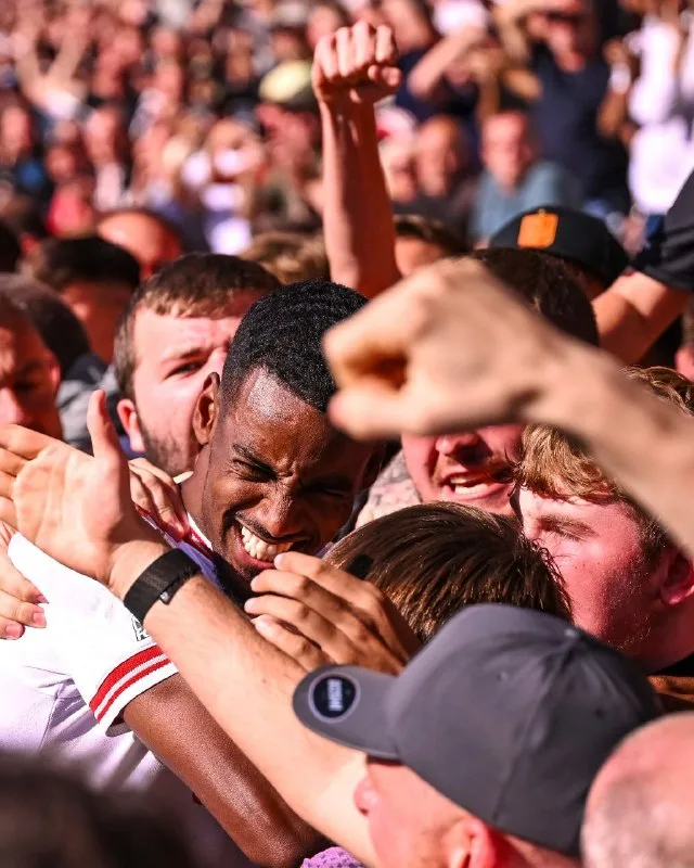 ISAK’S A RED, ISAK’S A RED, ISAK’S A RED, OLE OLE